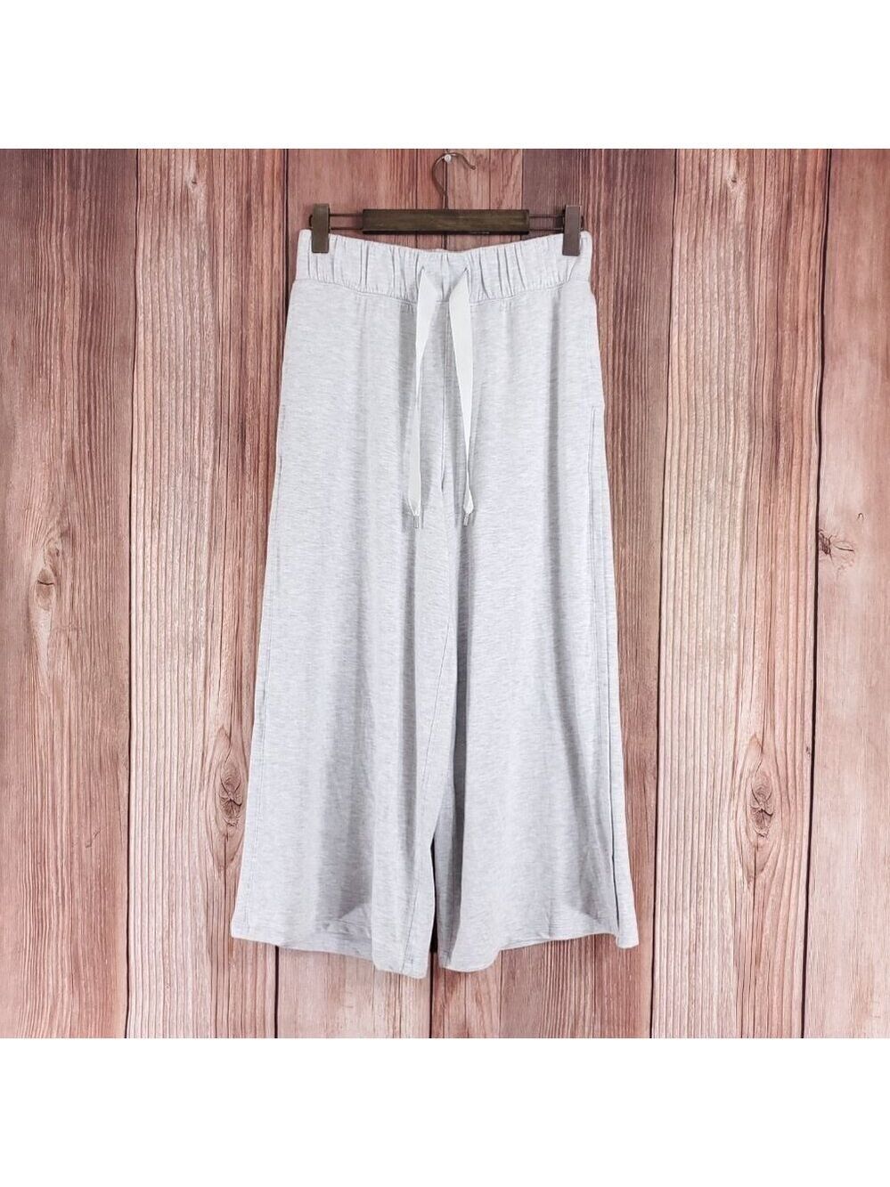 Lululemon Womens 6 Seek Stillness Mid Rise Crop Heathered Core Ultra Light Grey